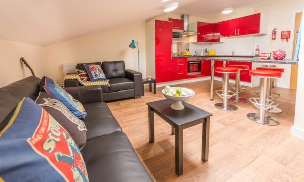 Språkkurs för vuxna i Chester - Waterside residens